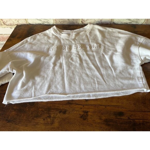 Fabletics Womens White Cropped Sweatshirt "Never Settle" Embossed Text Size M - Picture 5 of 12